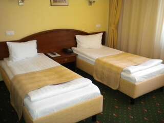 Отель Coroana Brasovului Брашов Двухместный номер с 2 отдельными кроватями-2
